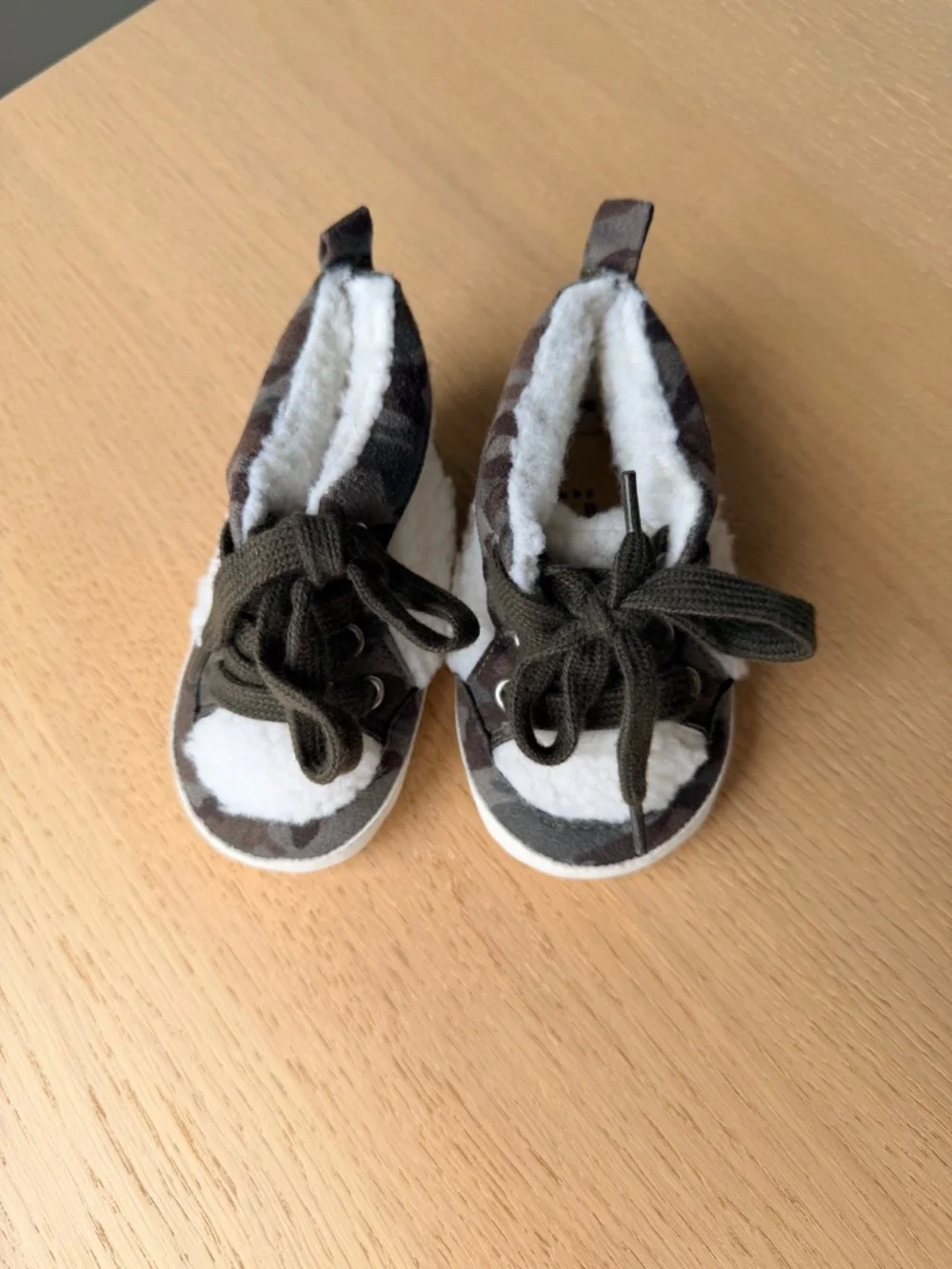 Gap Baby / Toddler Camo Hi-Top Sherpa Sneakers- size 6-12 months